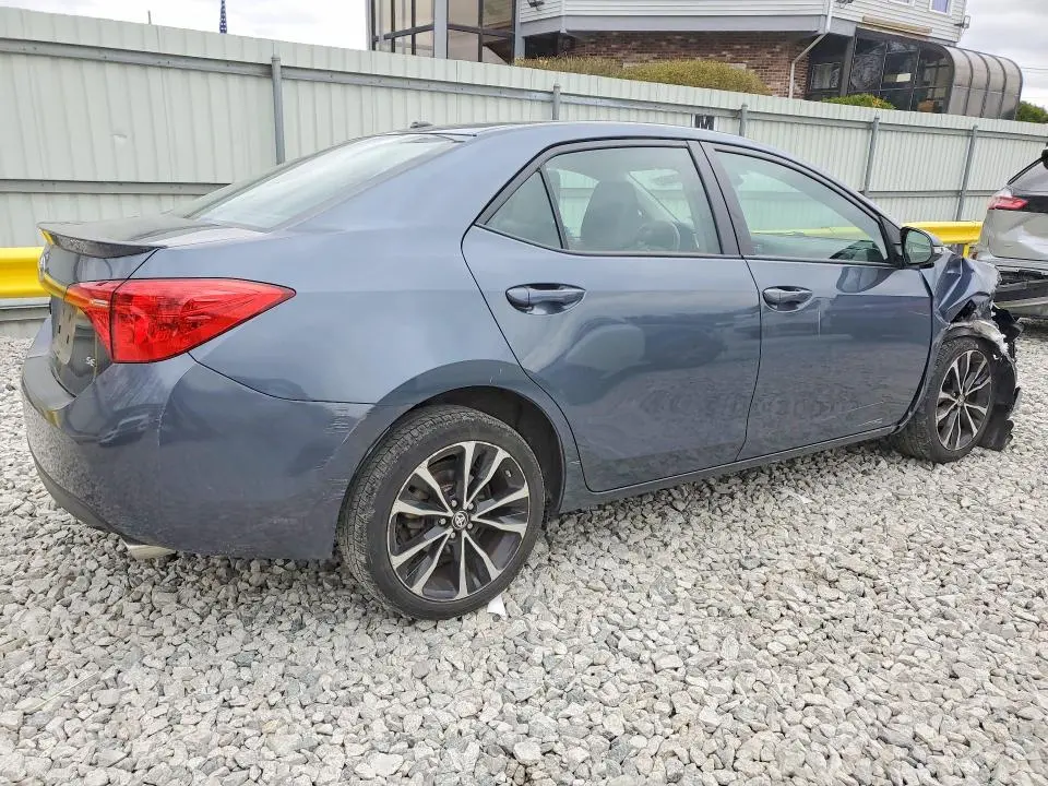 2017 TOYOTA COROLLA SE  
