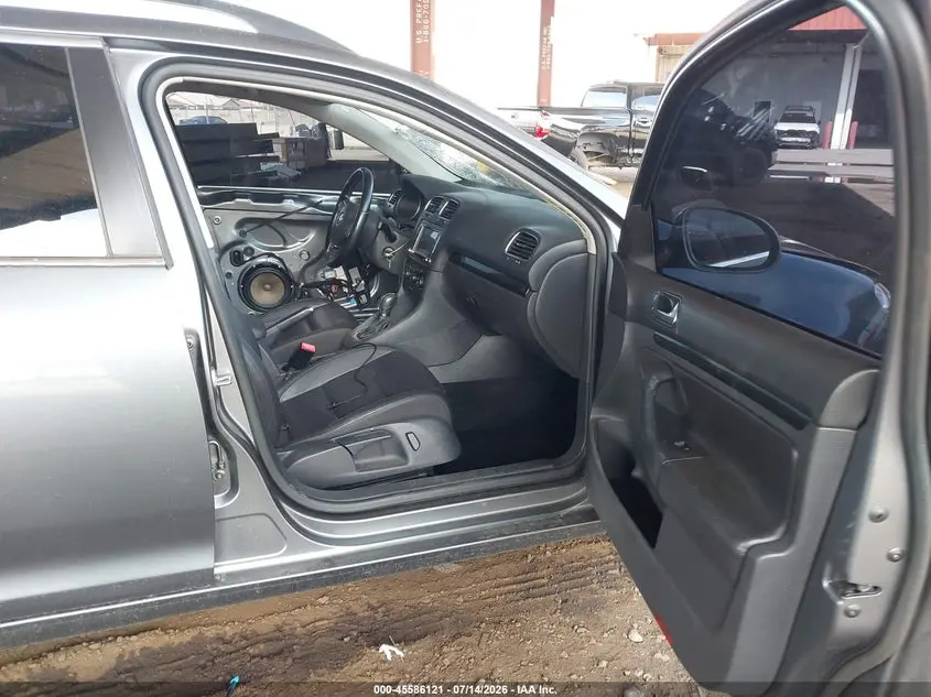 2011 VOLKSWAGEN JETTA SPORTWAGEN 2.0L TDI