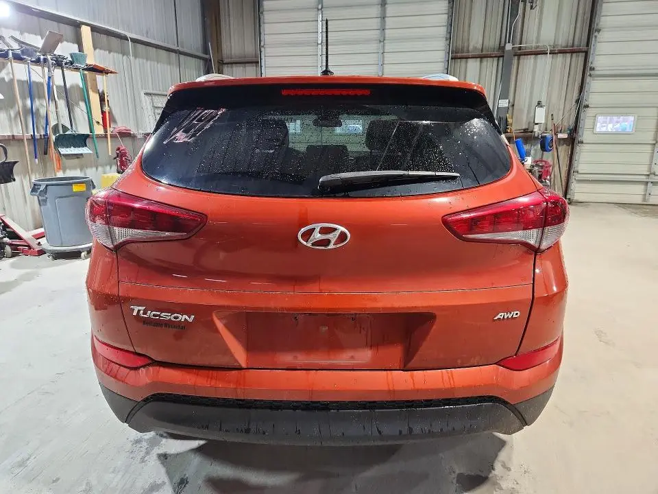 2017 HYUNDAI TUCSON SE  