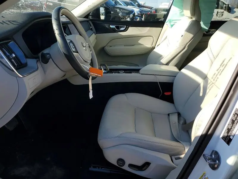 2024 VOLVO XC60 PLUS  