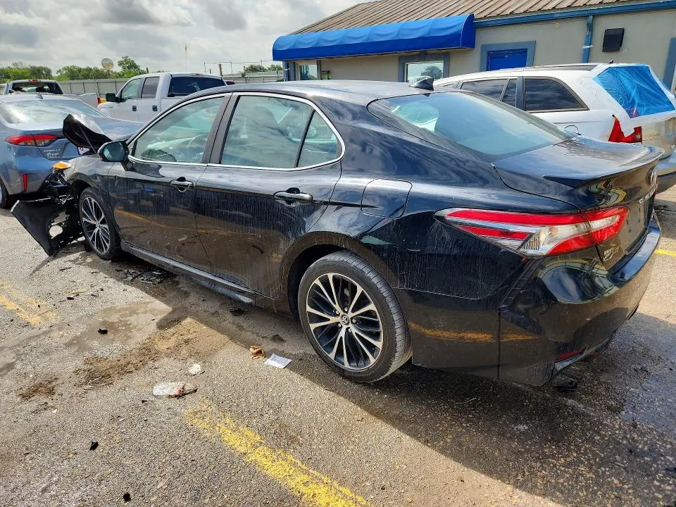 2019 TOYOTA CAMRY SE  