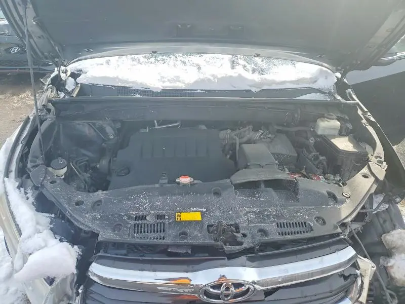 2016 TOYOTA HIGHLANDER LE  