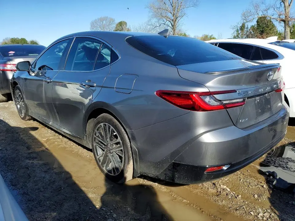2025 TOYOTA CAMRY XLE  