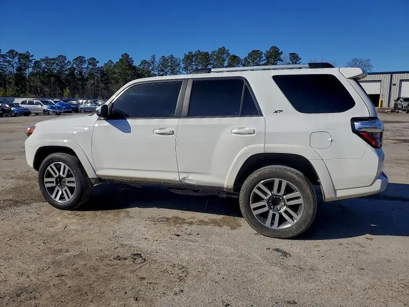2023 TOYOTA 4RUNNER SE  