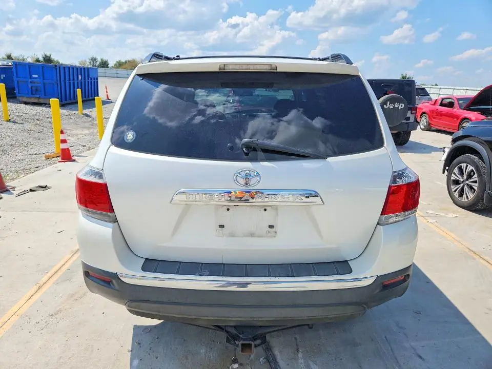2013 TOYOTA HIGHLANDER SE  