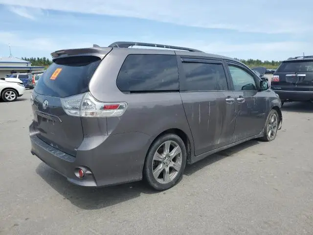2018 TOYOTA SIENNA SE  
