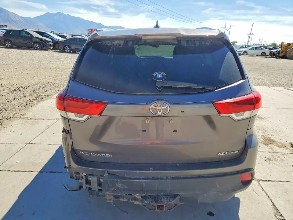 2019 TOYOTA HIGHLANDER XLE  