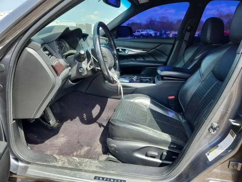2016 INFINITI Q70 3.7  
