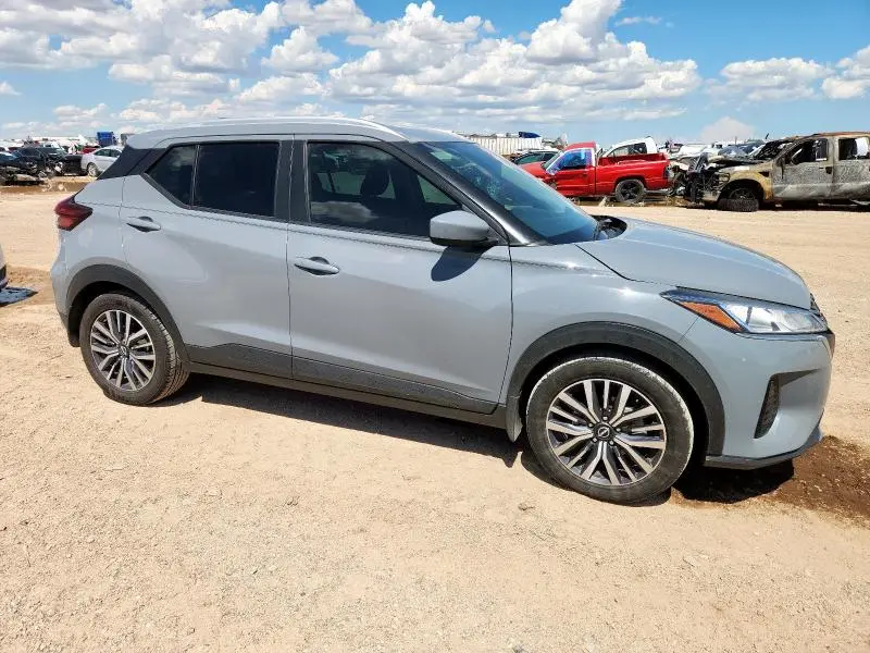 2022 NISSAN KICKS SV  