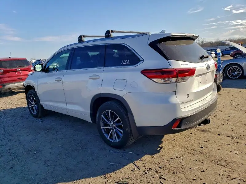 2018 TOYOTA HIGHLANDER SE  