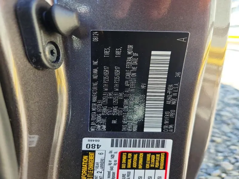 2024 TOYOTA SIENNA LE  