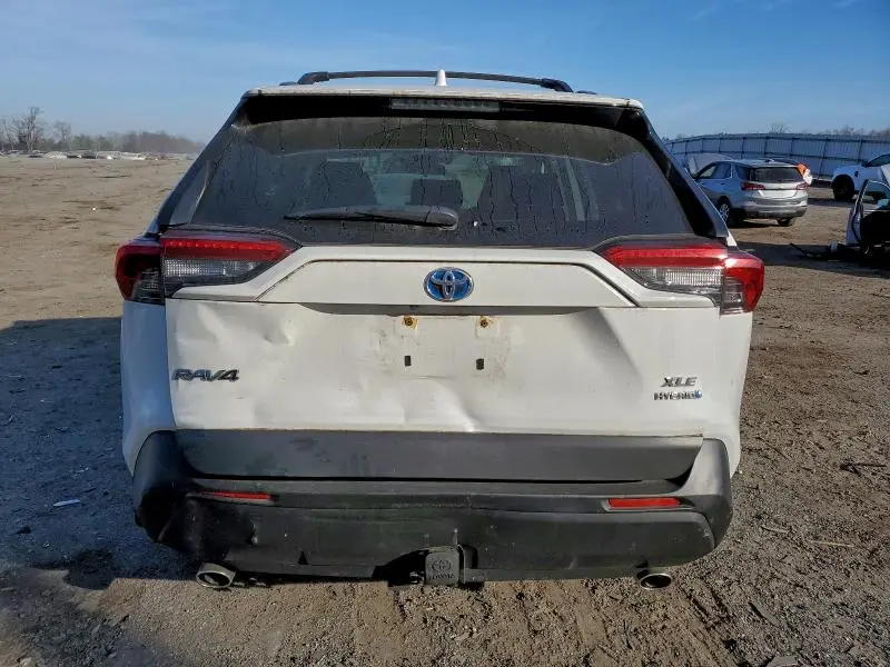 2021 TOYOTA RAV4 XLE  