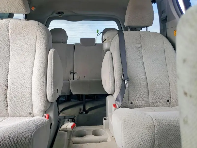 2012 TOYOTA SIENNA LE  