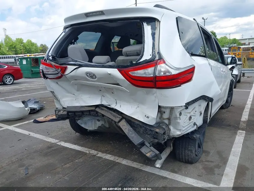 2015 TOYOTA SIENNA LE 8 PASSENGER