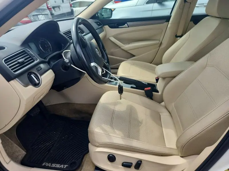2015 VOLKSWAGEN PASSAT SE  