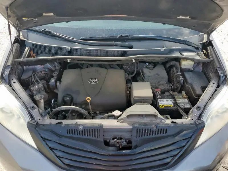 2017 TOYOTA SIENNA   