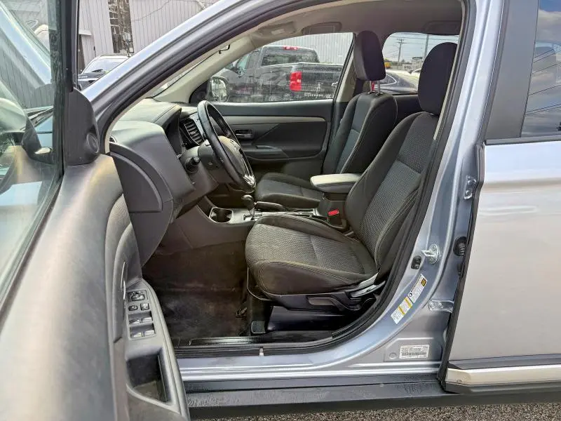 2016 MITSUBISHI OUTLANDER SE  