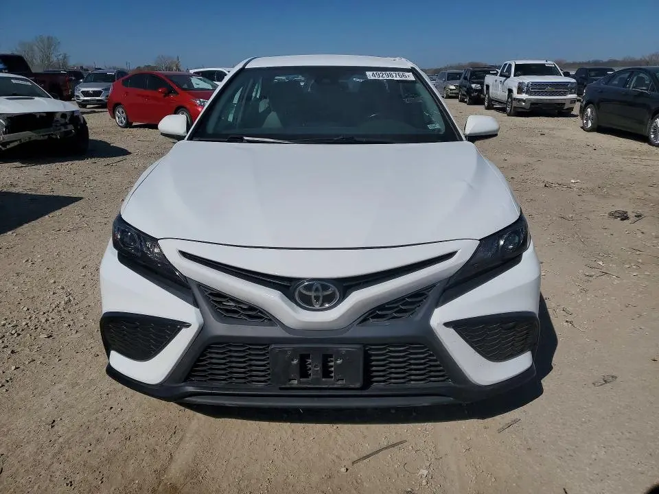 2021 TOYOTA CAMRY SE  