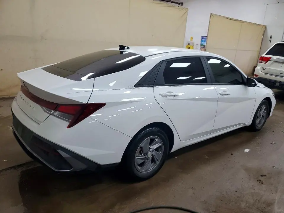 2024 HYUNDAI ELANTRA SE  