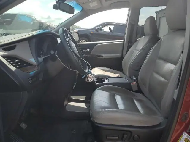 2016 TOYOTA SIENNA XLE  