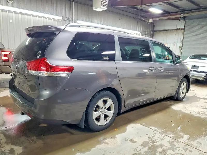 2013 TOYOTA SIENNA LE  