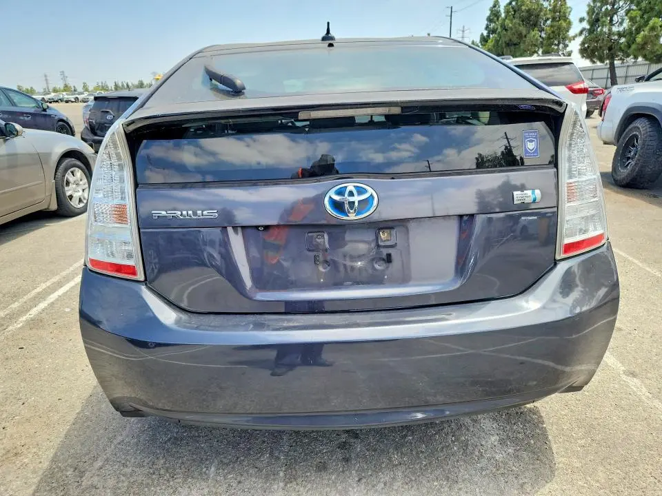 2010 TOYOTA PRIUS III  