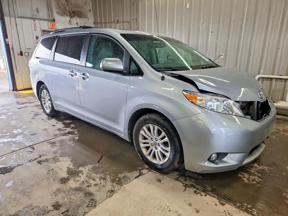 2011 TOYOTA SIENNA XLE 8-PASSENGER  