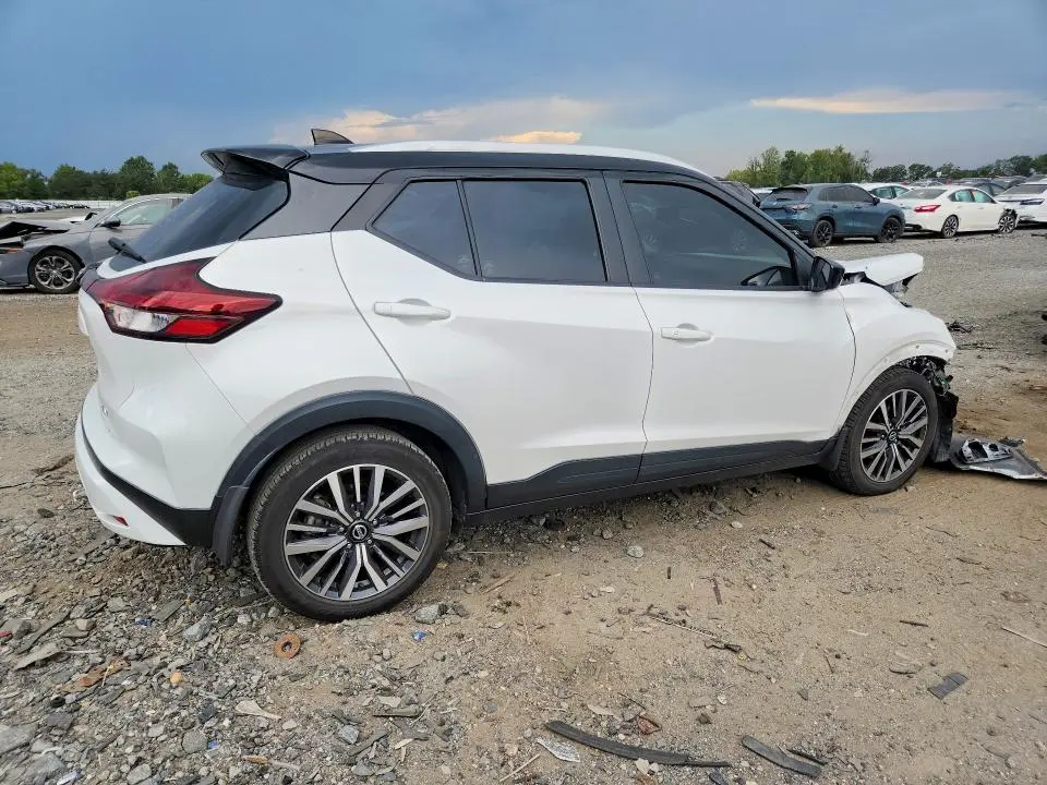 2022 NISSAN KICKS SV  