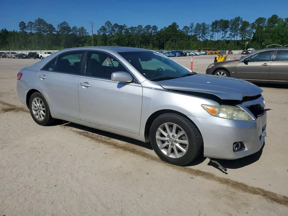2011 TOYOTA CAMRY XLE  