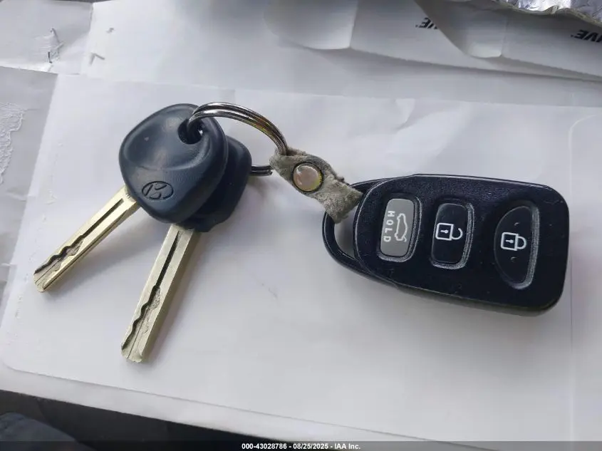 2012 HYUNDAI SONATA GLS