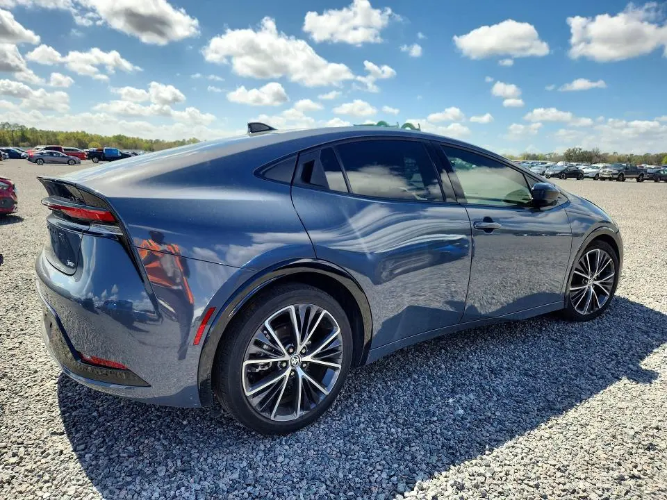 2024 TOYOTA PRIUS XLE  