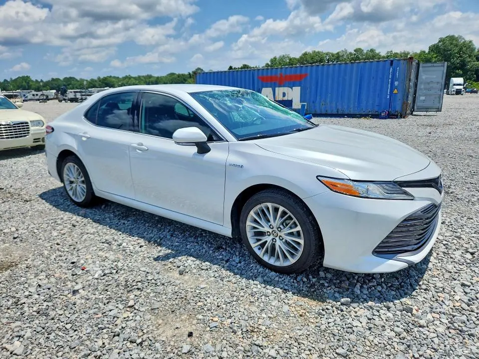 2020 TOYOTA CAMRY XLE  