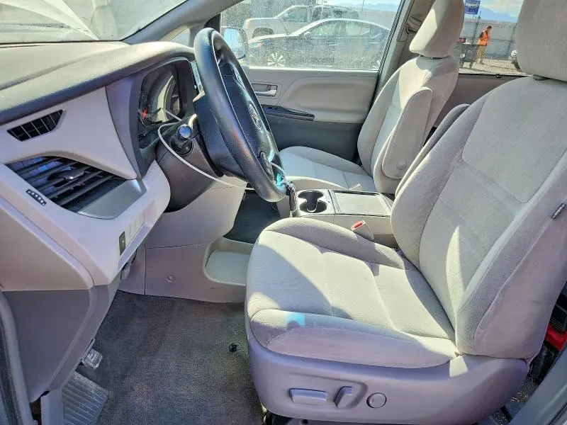 2015 TOYOTA SIENNA LE  