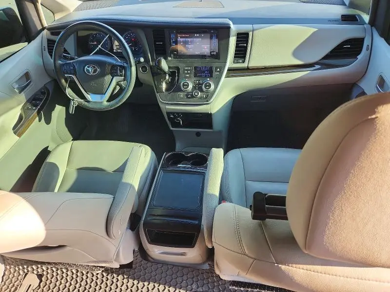 2017 TOYOTA SIENNA XLE 8-PASSENGER  