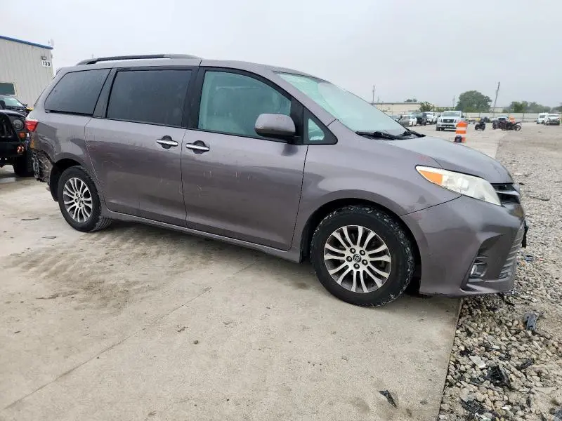2019 TOYOTA SIENNA XLE  