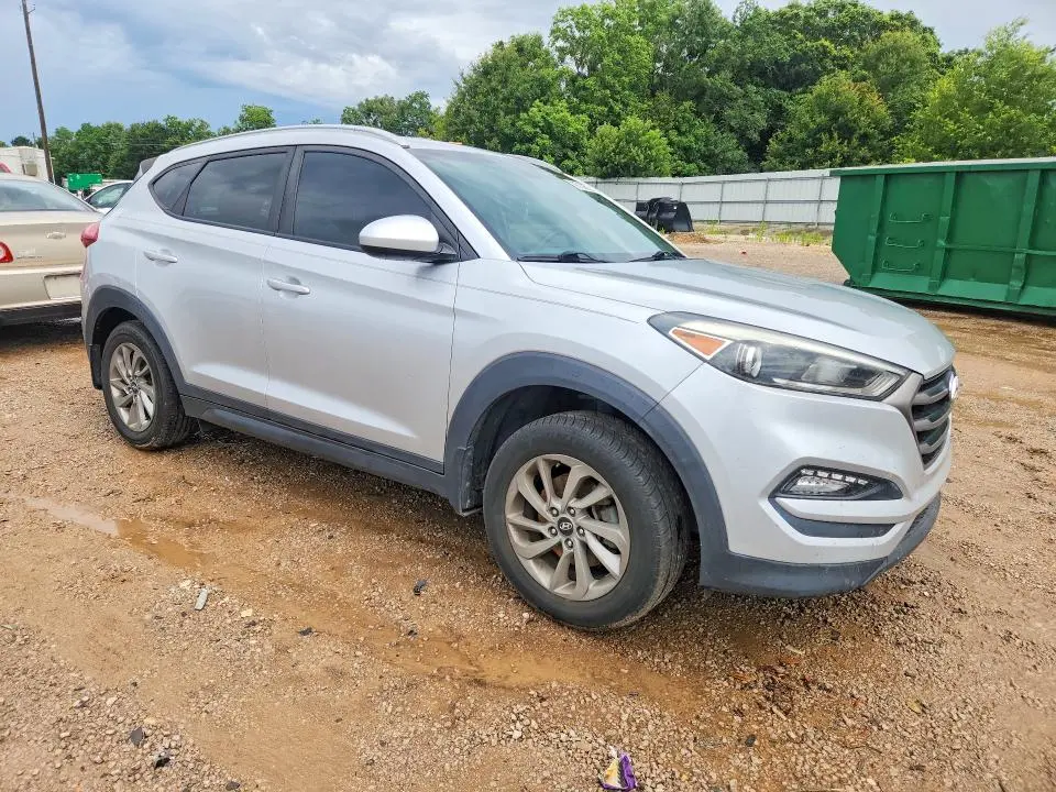 2016 HYUNDAI TUCSON SE  