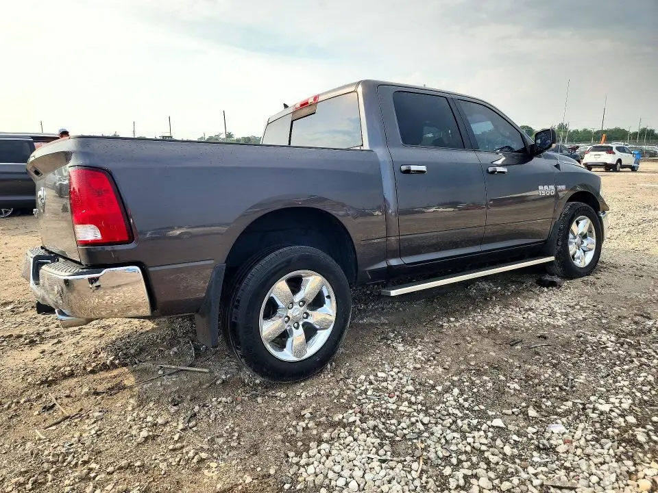 2018 RAM 1500 SLT  