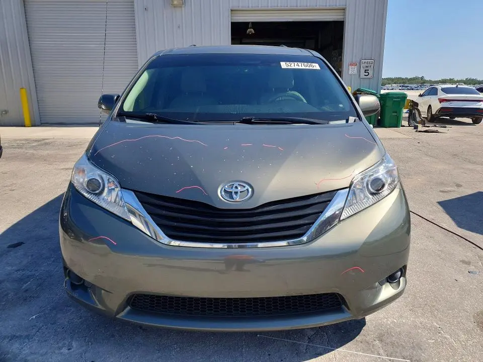 2011 TOYOTA SIENNA LE  