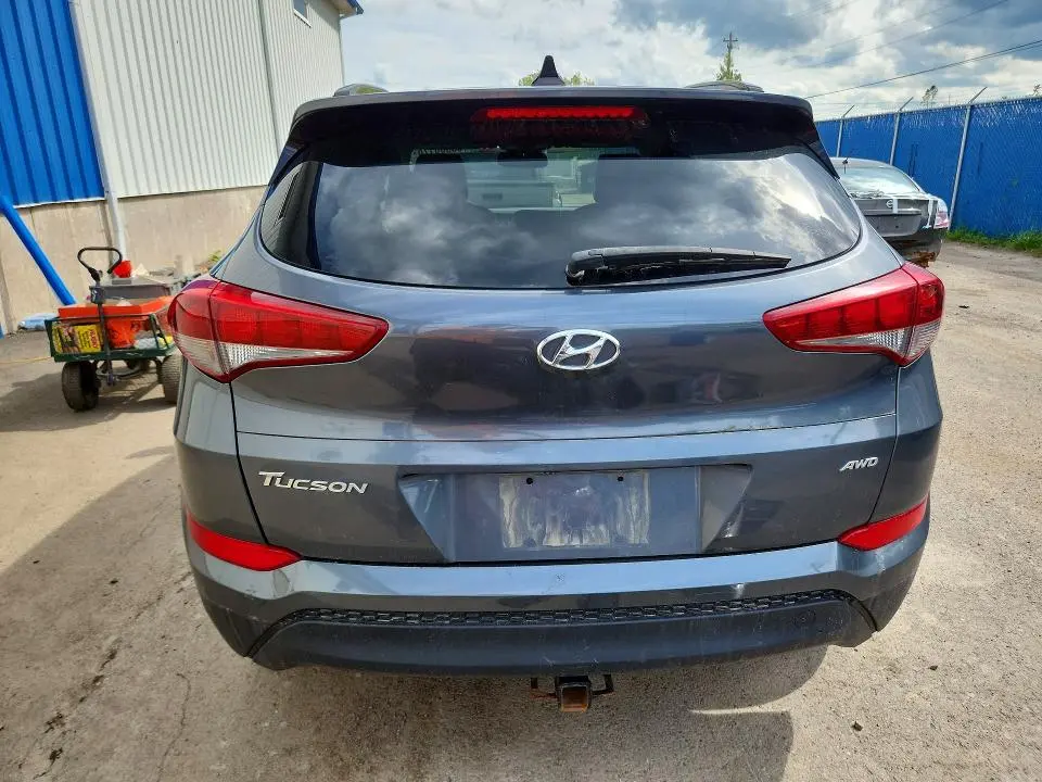 2016 HYUNDAI TUCSON SE  