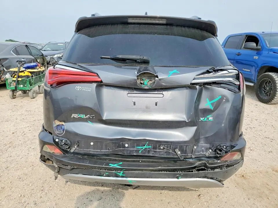2018 TOYOTA RAV4 XLE  