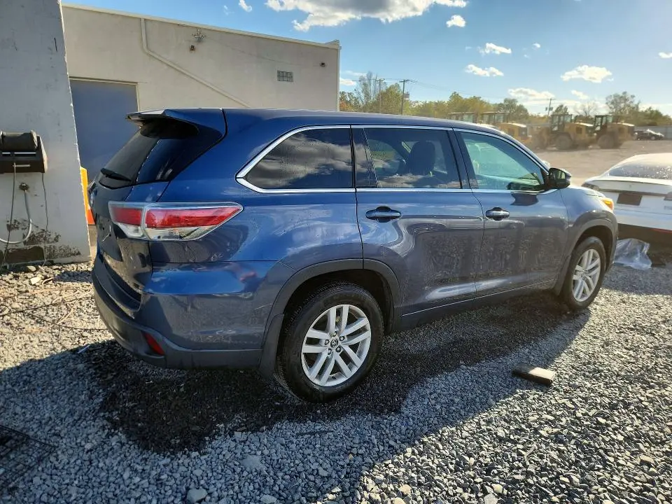 2016 TOYOTA HIGHLANDER LE  