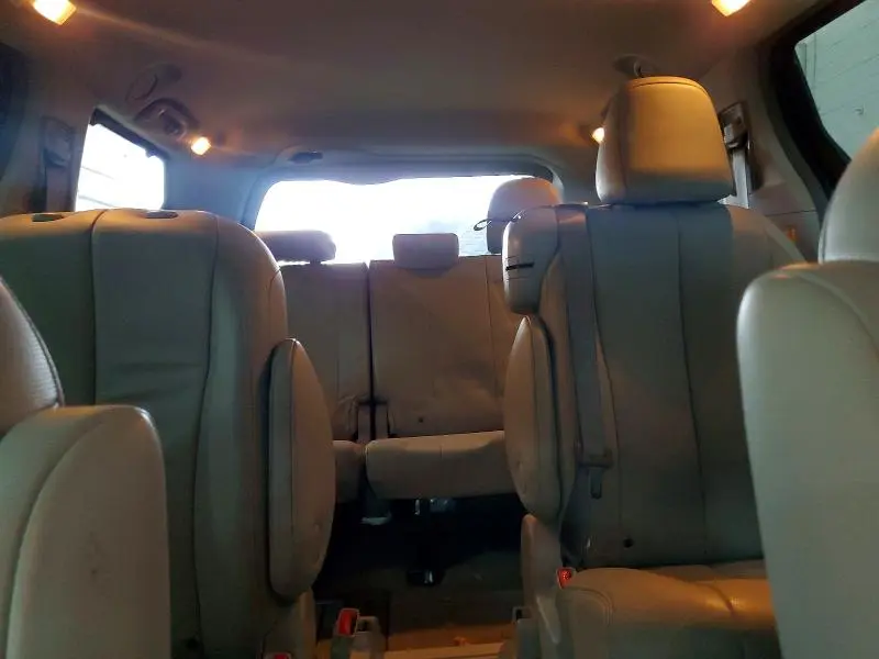 2013 TOYOTA SIENNA XLE 8-PASSENGER  
