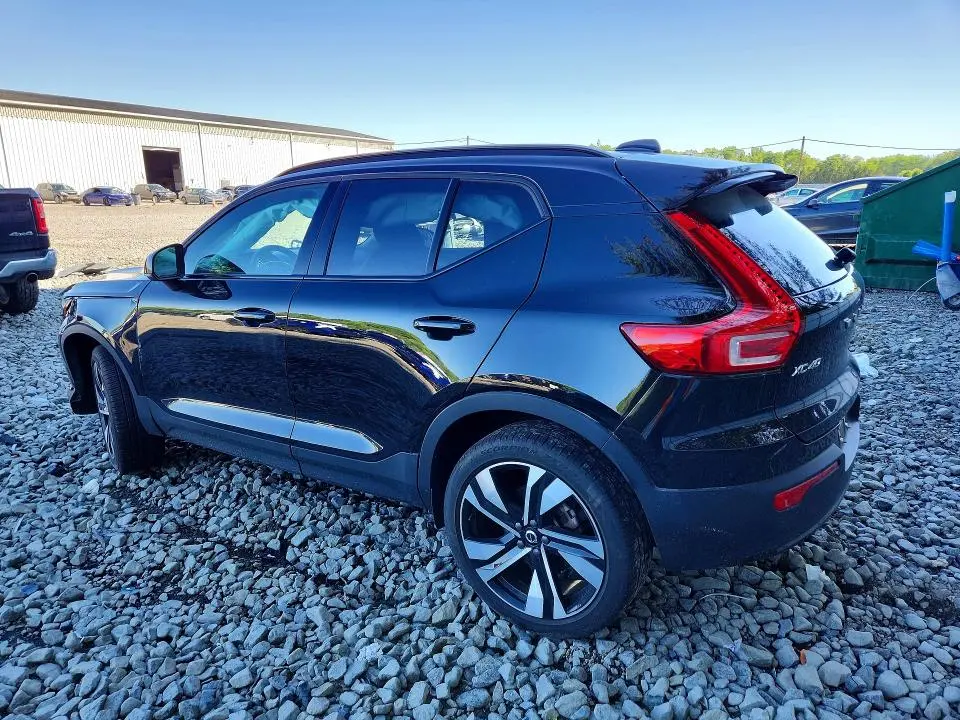 2024 VOLVO XC40 PLUS  