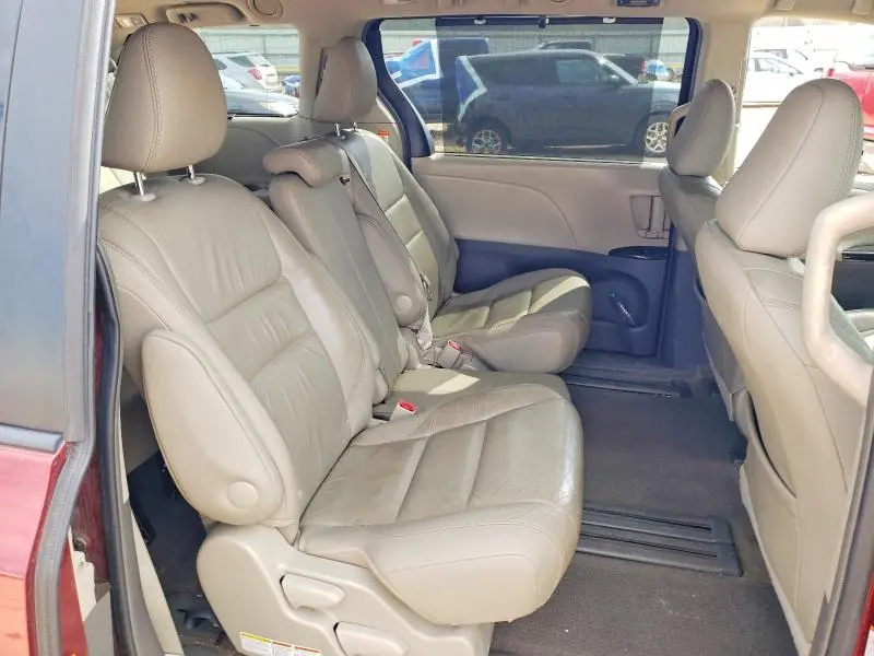 2016 TOYOTA SIENNA XLE 8-PASSENGER  