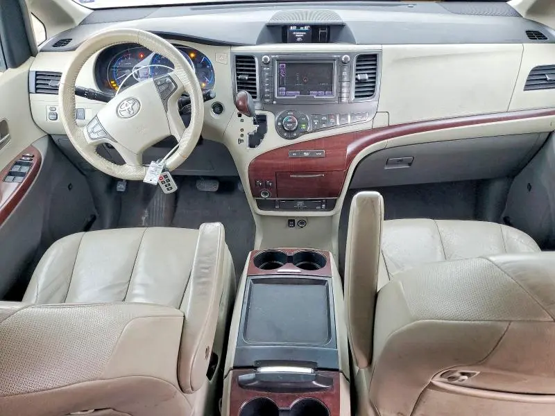 2011 TOYOTA SIENNA XLE 7-PASSENGER  