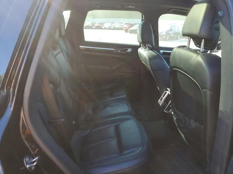 2016 PORSCHE CAYENNE   
