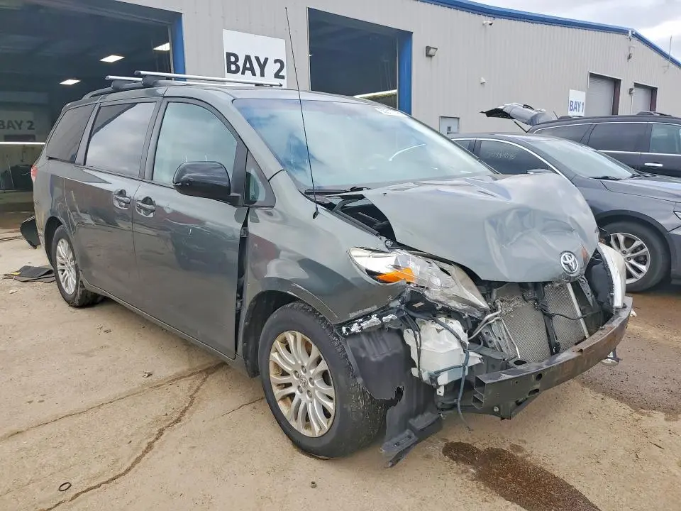 2013 TOYOTA SIENNA XLE 8-PASSENGER  