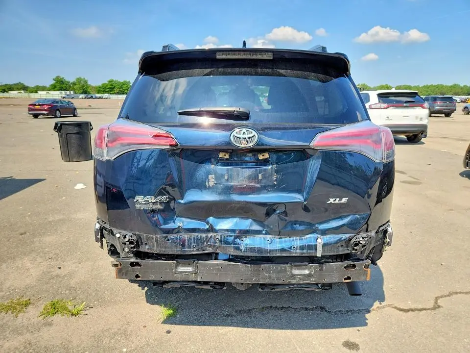 2017 TOYOTA RAV4 XLE  