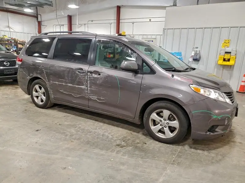 2013 TOYOTA SIENNA LE  