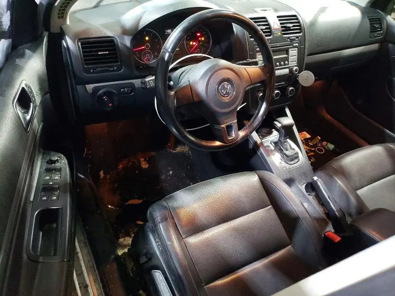 2010 VOLKSWAGEN JETTA SE  